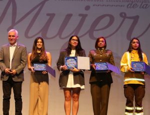 Carol Moraga, investigadora de PhytoLearning, recibe reconocimiento del Gobierno Regional de O’Higgins por su aporte a la ciencia